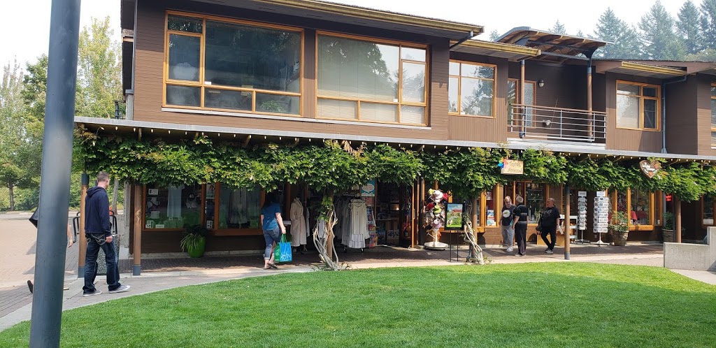 Country Gift Shoppe | 5325 Cordova Bay Rd, Victoria, BC V8Y 2L3, Canada | Phone: (250) 658-1812