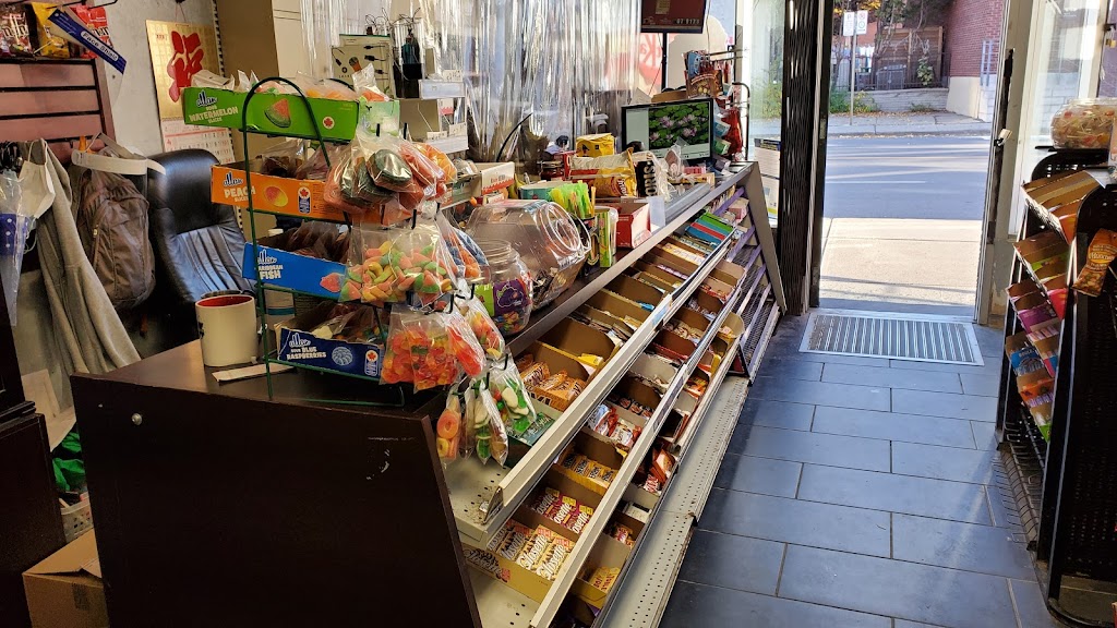 Dépanneur 7 Jours | 4466 Sainte-Catherine O, Westmount, QC H3Z 1R7, Canada | Phone: (438) 384-9299