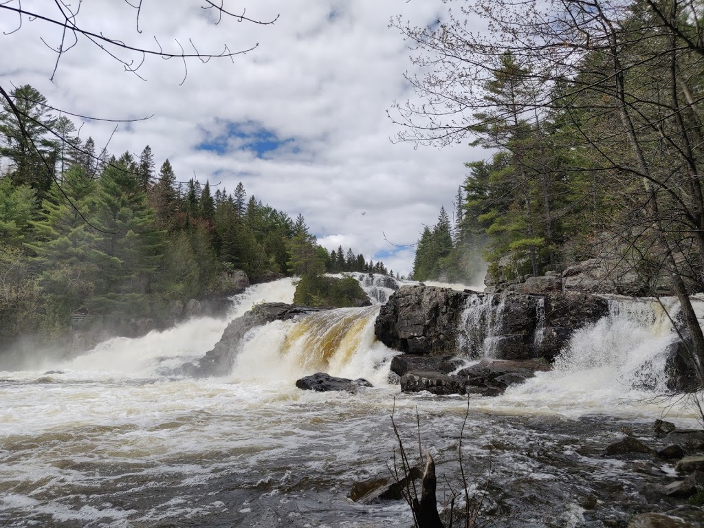 Parc Régional des Chutes Monte à Peine et des Dalles | Entrée St | 60 Avenue de la Champs Vallon, Sainte-Mélanie, QC J0K 3A0, Canada | Phone: (450) 883-6060