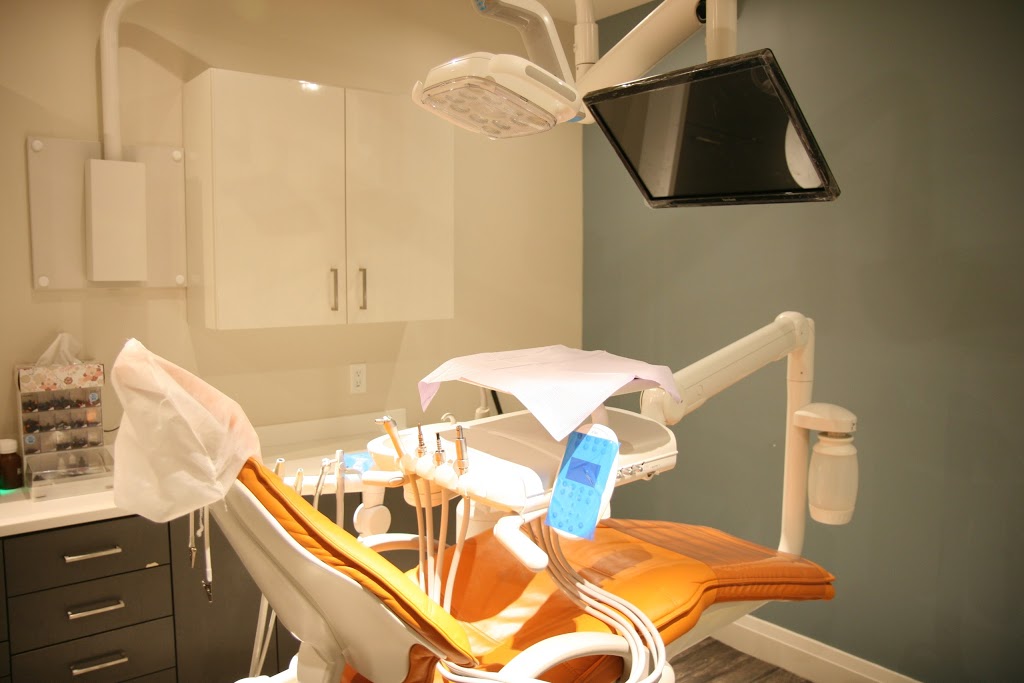 The Village Dentist | 750 Annette St, Toronto, ON M6S 2E2, Canada | Phone: (416) 760-0404