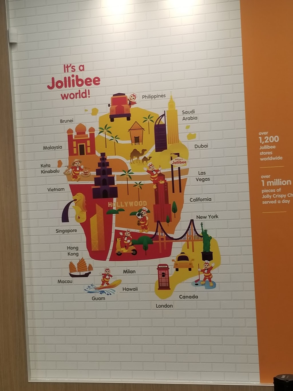 Jollibee Brampton Bramalea | 25 Peel Centre Dr e/of BCC Entrance (opp ROP Bldg, Brampton, ON L6T 5T9, Canada | Phone: (289) 401-4681