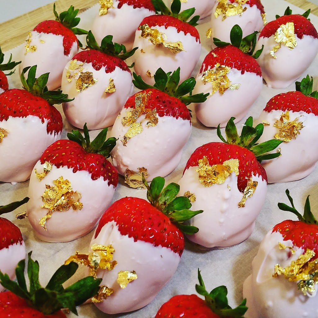 Cakes By Jez | 672 The Queensway S, Keswick, ON L4P 2G7, Canada | Phone: (905) 535-2253