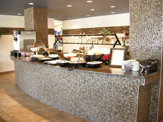 Four Seasons Restaurant & Lounge | 924 Spadina Crescent E, Saskatoon, SK S7K 3H5, Canada | Phone: (306) 667-6064