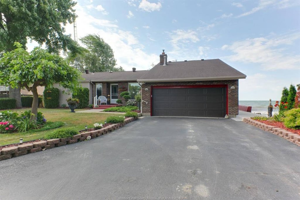 The Lake House Ontario | 23 Levergood Ln, Harrow, ON N0R 1G0, Canada | Phone: (519) 919-8733