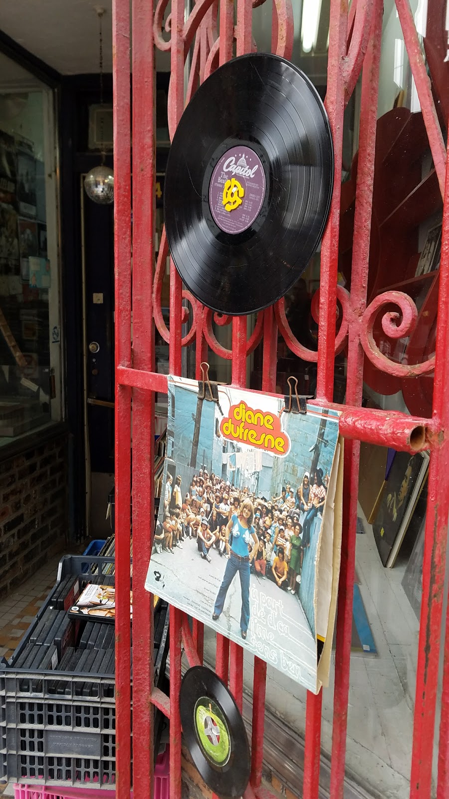 Musique Chez Sonny | 664 Rue Saint-Jean, Québec, QC G1R 1P8, Canada | Phone: (418) 640-0590