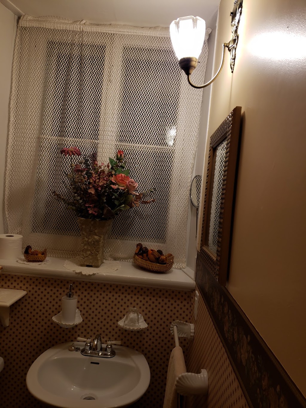 Gîte à La Maison DElyse | 218 LAMBERT AVE, Beauceville, QC G5X 1S5, Canada | Phone: (418) 774-3169