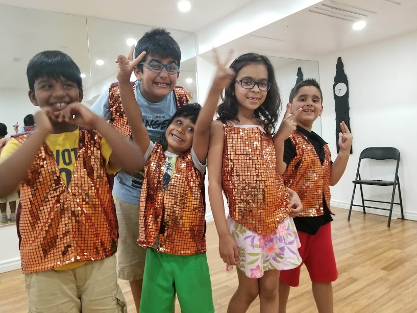 Chak de! Canada - Bollywood Dance & Fitness | 536 Steddick Ct, Mississauga, ON L5R 3T1, Canada | Phone: (416) 526-5151
