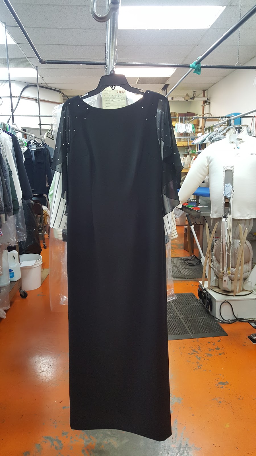 Cleveland Dry Cleaners | 4720 Capilano Rd, North Vancouver, BC V7R 4K3, Canada | Phone: (604) 988-8845