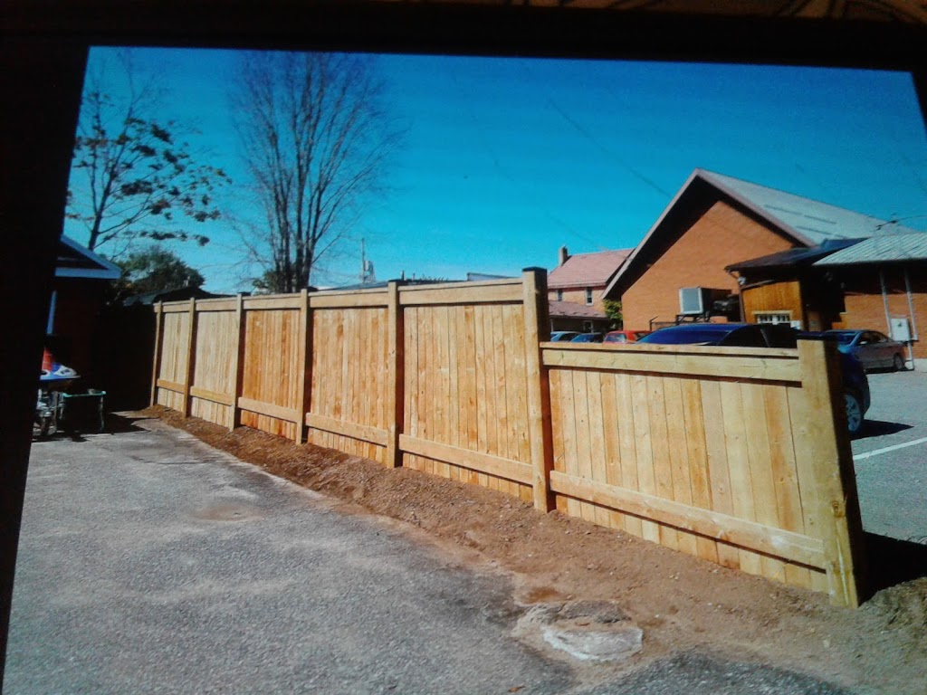 Bracebridge Fencing | 53 Little Ryans Way, Bracebridge, ON P1L 0C3, Canada | Phone: (705) 706-4909