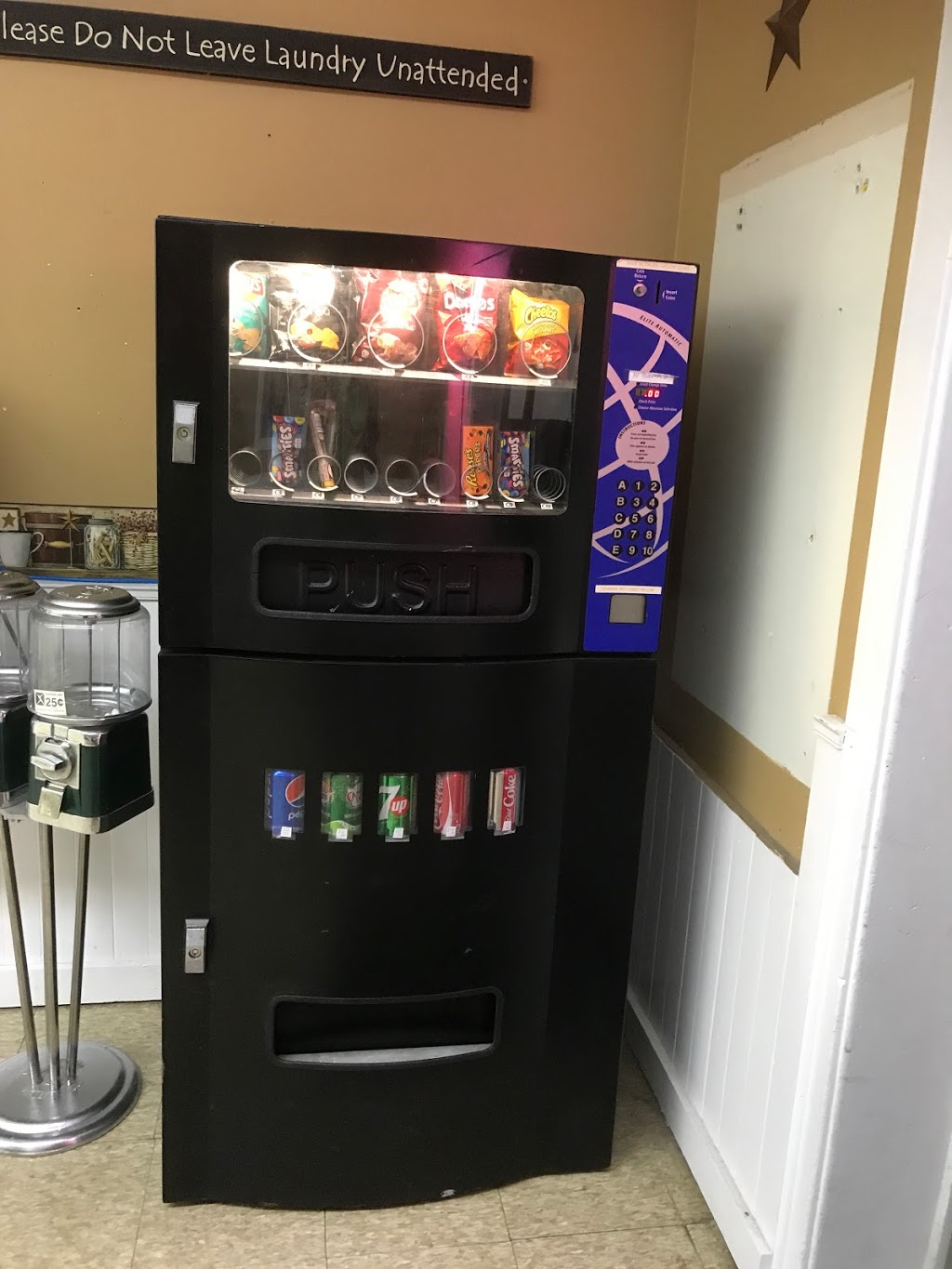 Wash Tub Laundromat | 19 Elks St, Picton, ON K0K 2T0, Canada | Phone: (613) 921-2326