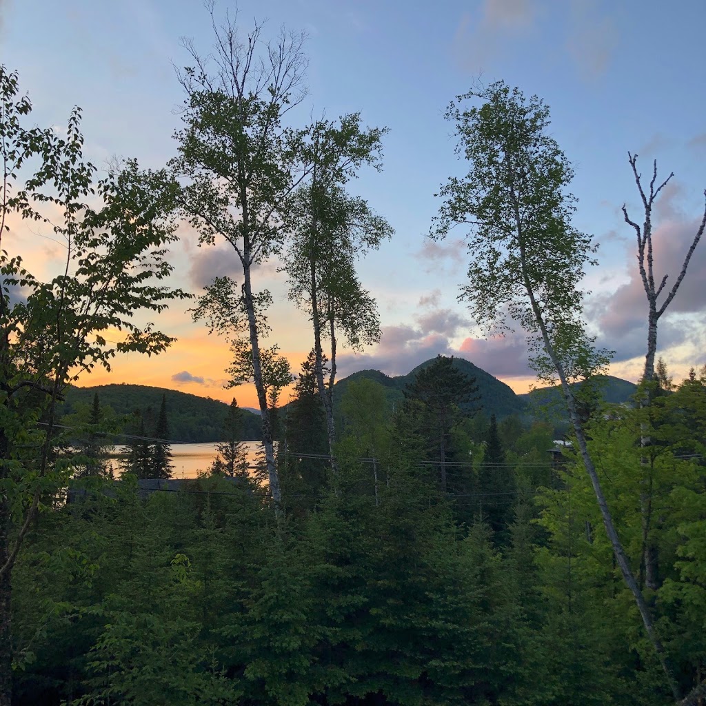 Umari Casa 124 | 87 Chemin de la Pointe-aux-Pères, Lac-Supérieur, QC J0T 1P0, Canada | Phone: (416) 731-6258