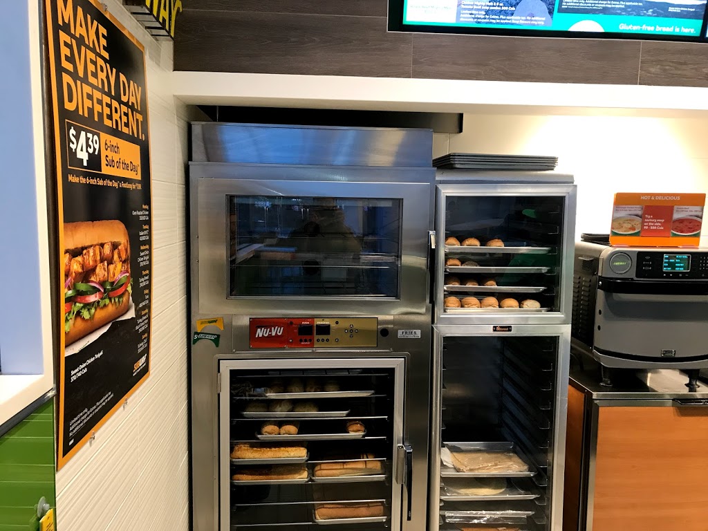 Subway | 5100 Erin Mills Pkwy, Mississauga, ON L5M 4Z5, Canada | Phone: (905) 828-8568