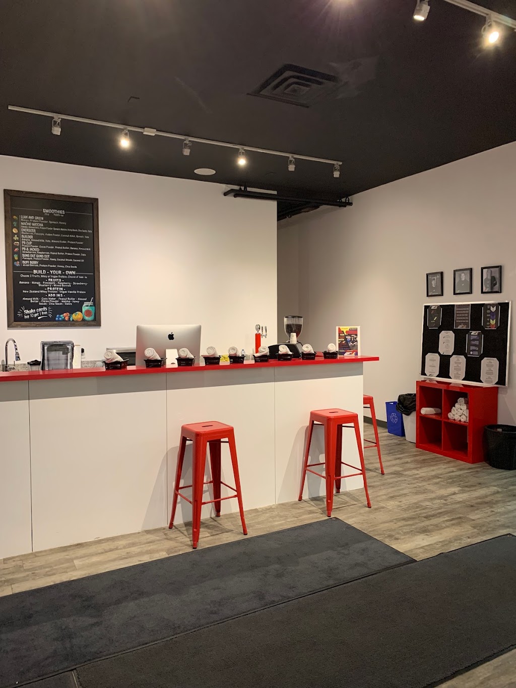 LF3 Barrhaven | 3054 Woodroffe Ave, Nepean, ON K2J 4G3, Canada | Phone: (613) 440-1996