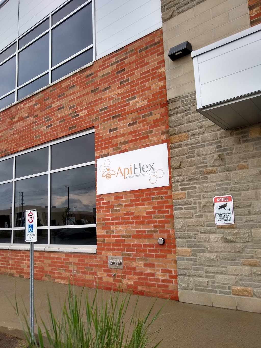 ApiHex Beekeeping Supplies - Guelph | 230 Hanlon Creek Boulevard Unit 105, Guelph, ON N1C 0A1, Canada | Phone: (855) 666-3233