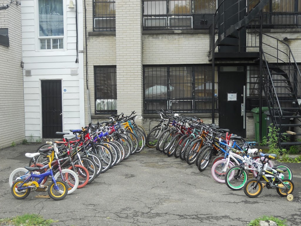 Atelier Vélo Re-Cycle | 7687 Rue Centrale, Montréal, QC H8P 1L7, Canada | Phone: (514) 777-9522