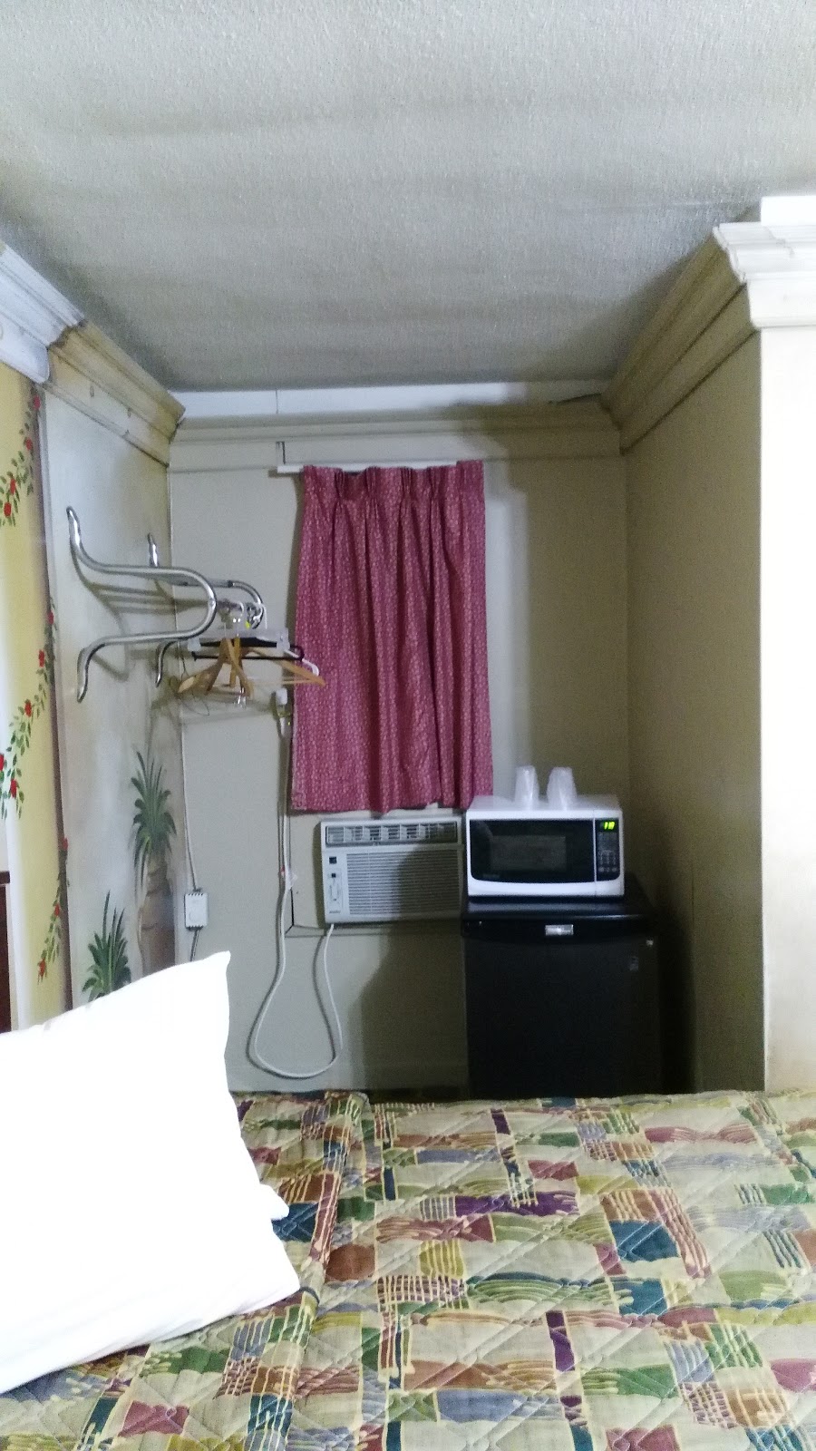 Bestway Motel | 1954 Huron Church Rd, Windsor, ON N9C 2L5, Canada | Phone: (519) 969-7642
