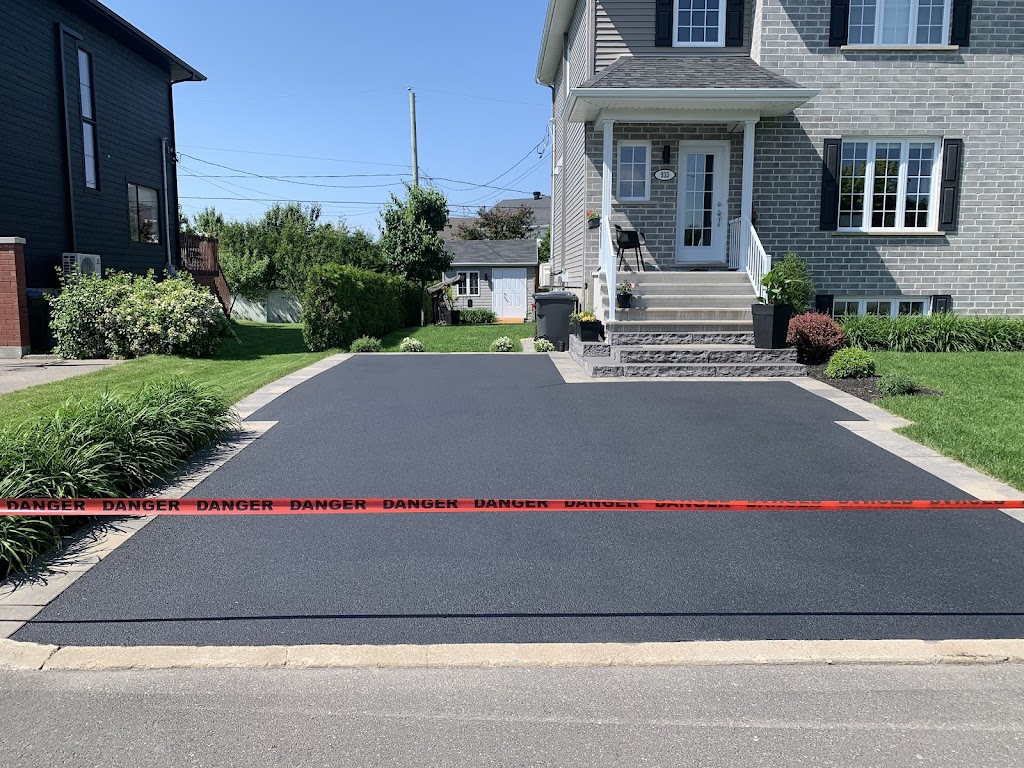 Scellant dasphalte Québec S.D.Q. | 1426 Rte Marie-Victorin, Saint-Nicolas, QC G7A 4G7, Canada | Phone: (581) 745-8811