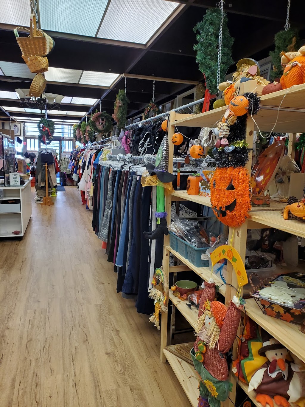 St Vincent De Paul Thrift Store | 51 E Main St, Welland, ON L3B 3W4, Canada | Phone: (905) 788-3413