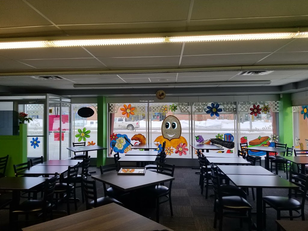 Au Coco NOeufs | 1158 Boulevard des Seigneurs, Terrebonne, QC J6W 3W4, Canada | Phone: (450) 326-2999