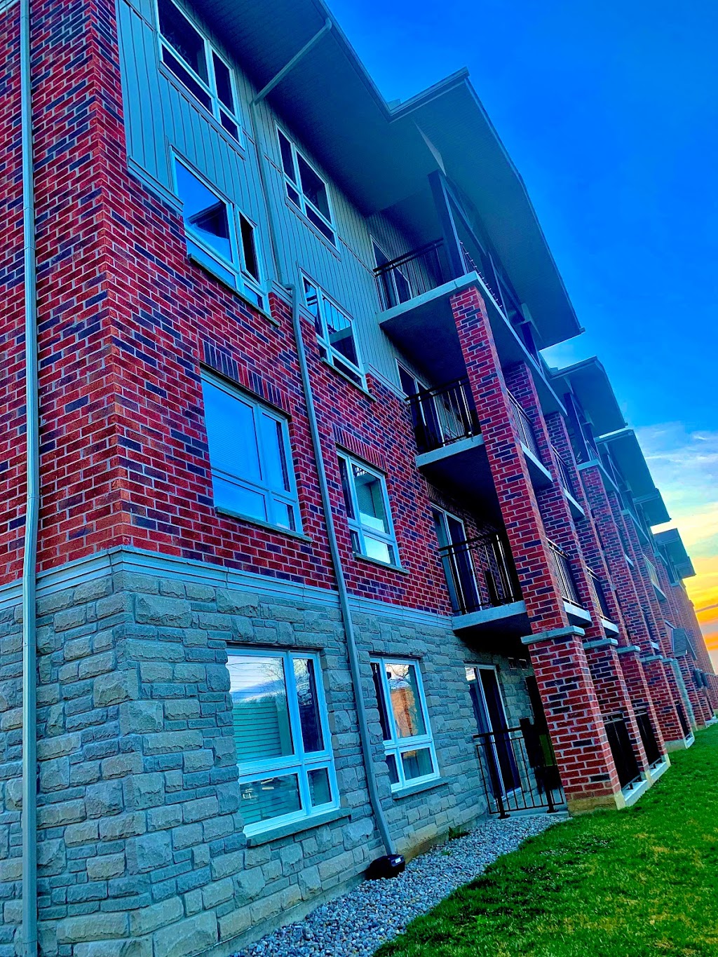 Preston Meadows Twnhse Devmnt | 535 Margaret St, Cambridge, ON N3H 0A5, Canada | Phone: (519) 653-1506