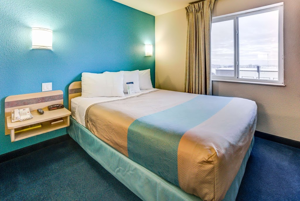 Motel 6 Stony Plain | 66 Boulder Blvd, Stony Plain, AB T7Z 1V7, Canada | Phone: (780) 968-5123