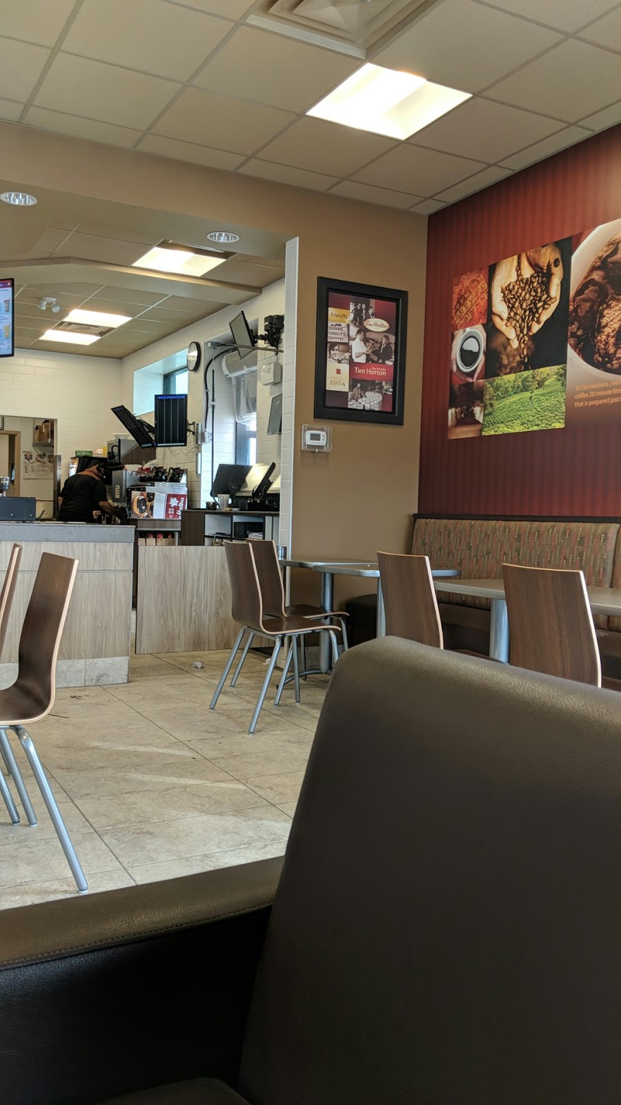 Tim Hortons | 200-350 North Town Road, Winnipeg, MB R3Y 0Y4, Canada | Phone: (204) 269-3941