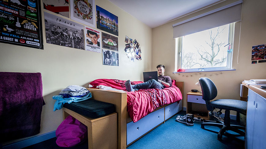 Moon University | 477 Rue Saint-Louis, Gatineau, QC J8P 8B3, Canada | Phone: (581) 700-0056