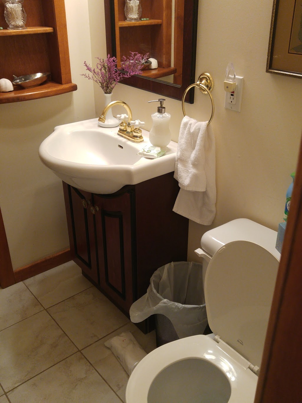 Orveas Bay Resort | Shirley, BC V9Z 1G4, Canada | Phone: (250) 646-2304