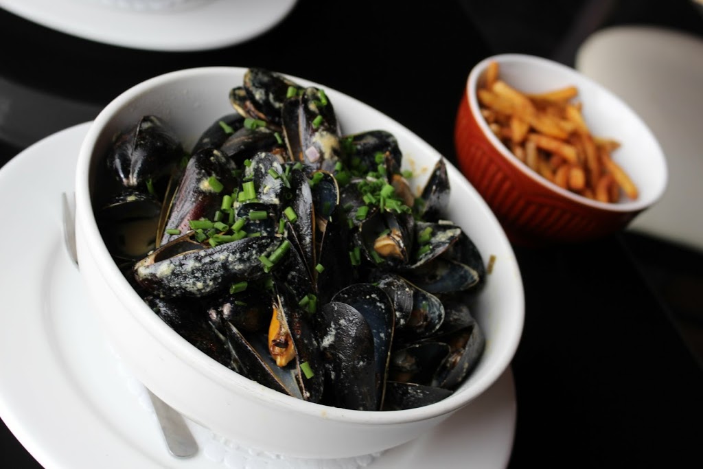Le Balnéo | 106 Boulevard Don Quichotte Locale 18, LÎle-Perrot, QC J7V 6L7, Canada | Phone: (514) 453-5678