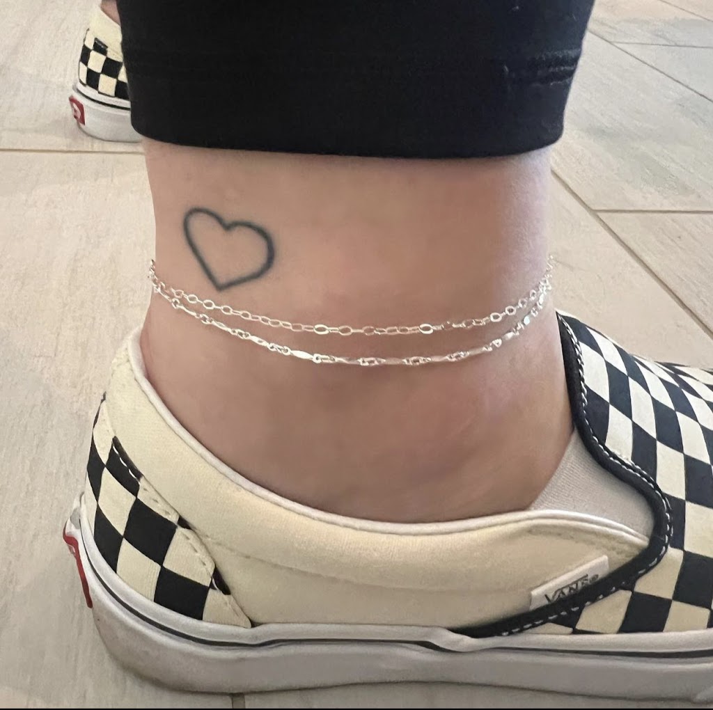 Cling on you by Lovella Beauty | 7 Eastwood Ave N, Oshawa, ON L1G 3Y5, Canada | Phone: (905) 213-5159