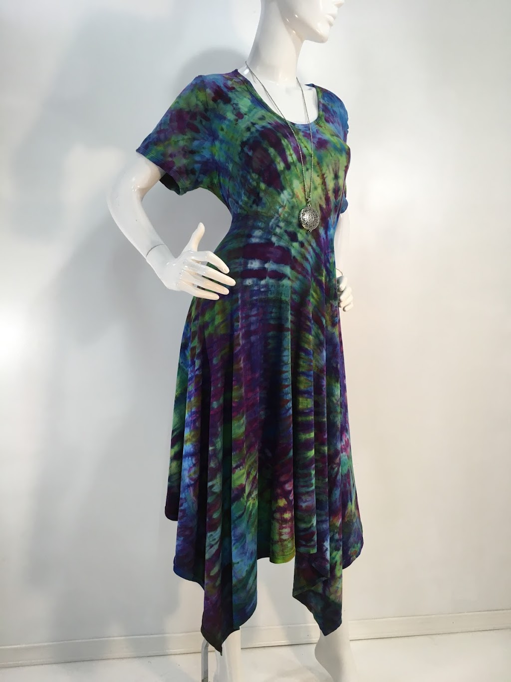 Qualicum Clothworks | 2918 Leon Rd, Qualicum Beach, BC V9K 2A2, Canada | Phone: (250) 757-8052