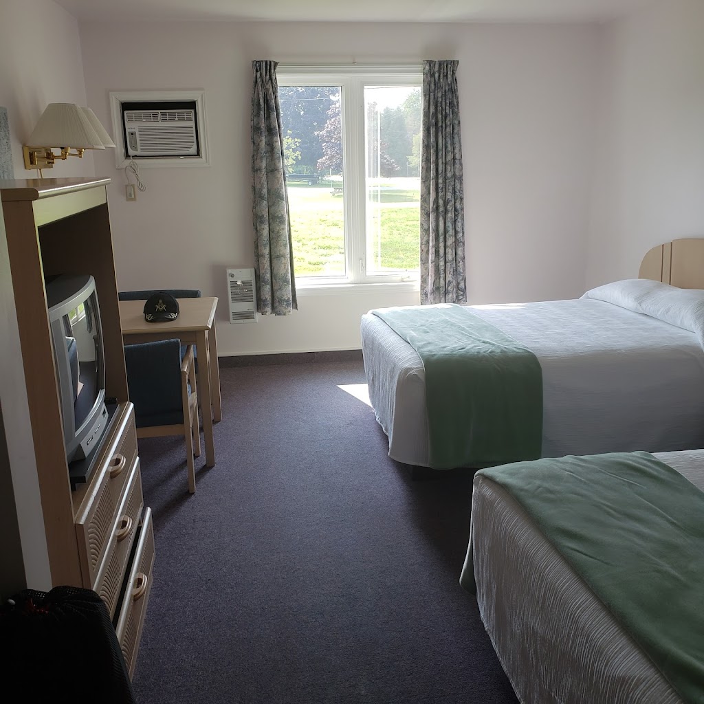 Centennial Motel | 10 Sauble Falls Pkwy, Sauble Beach, ON N0H 2G0, Canada | Phone: (519) 422-1531