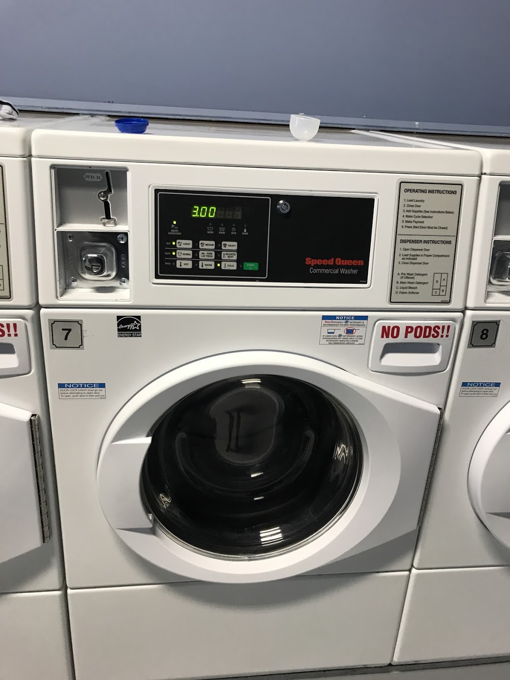 COIN LAUNDRY AND DRY CLEANERS | 20 Dewside Dr #4, Brampton, ON L6R 3C2, Canada | Phone: (647) 391-4032