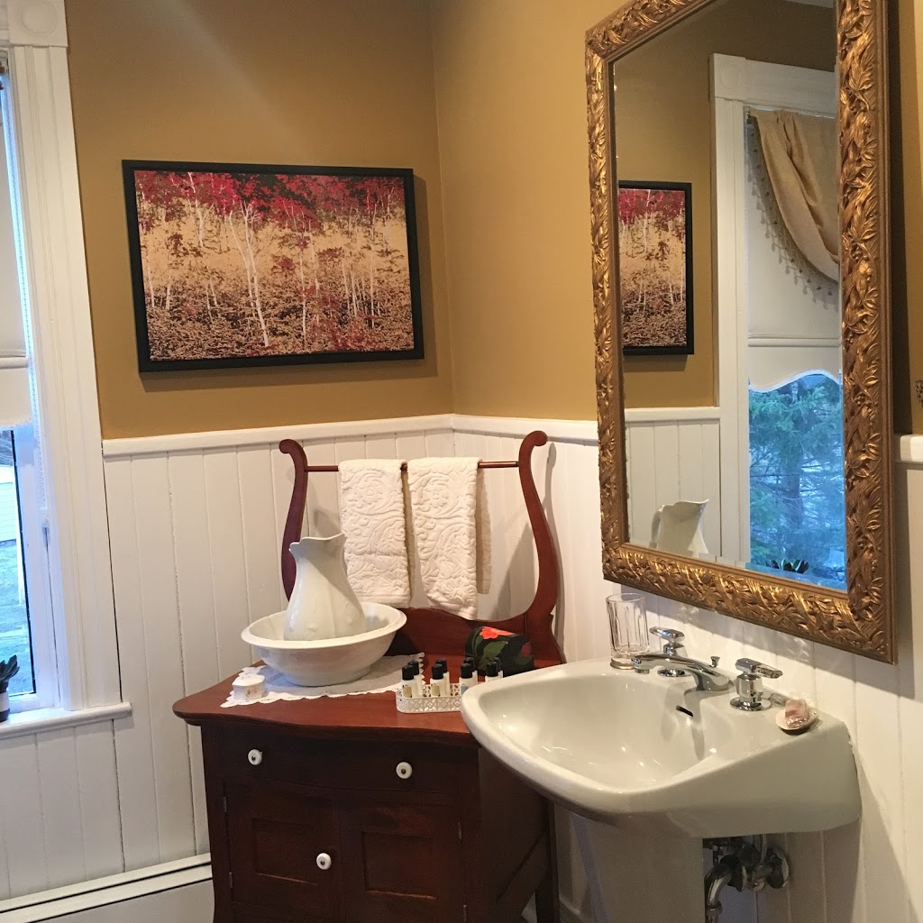 Tobas Bed and Breakfast | 4952 NS-332, East LaHave, NS B4V 0V6, Canada | Phone: (833) 862-2722