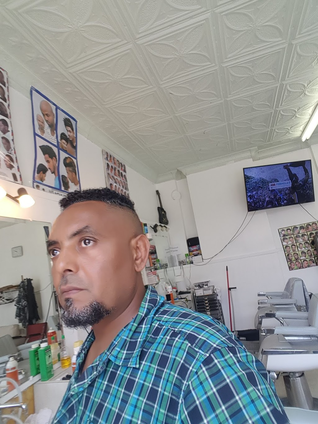 Solomon Barber Shop | 125 Monarch Park Ave, Toronto, ON M4J 4R3, Canada | Phone: (647) 745-4586