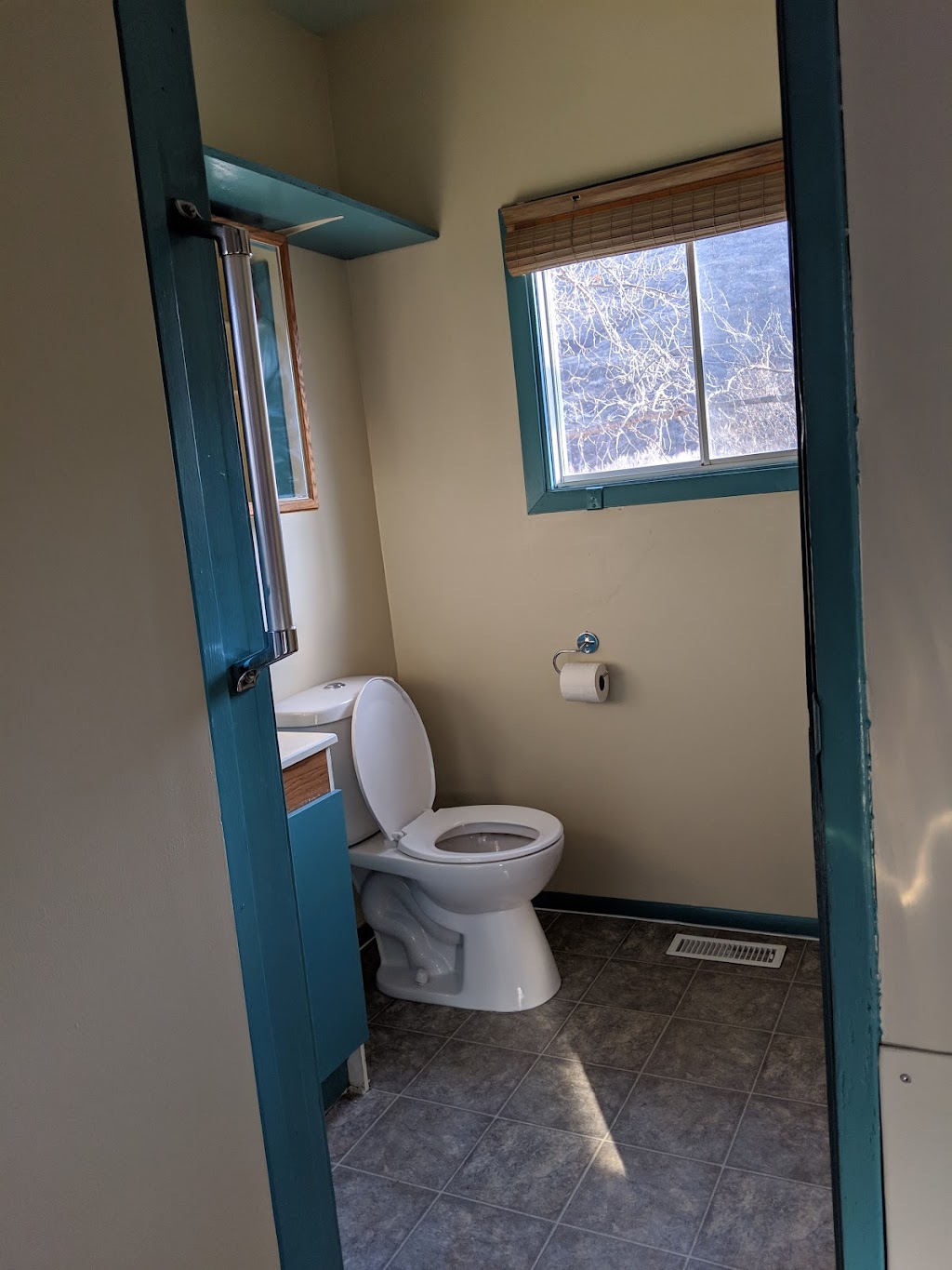 East Coulee Guest House | 110 2 Ave, East Coulee, AB T0J 1B0, Canada | Phone: (403) 822-2124