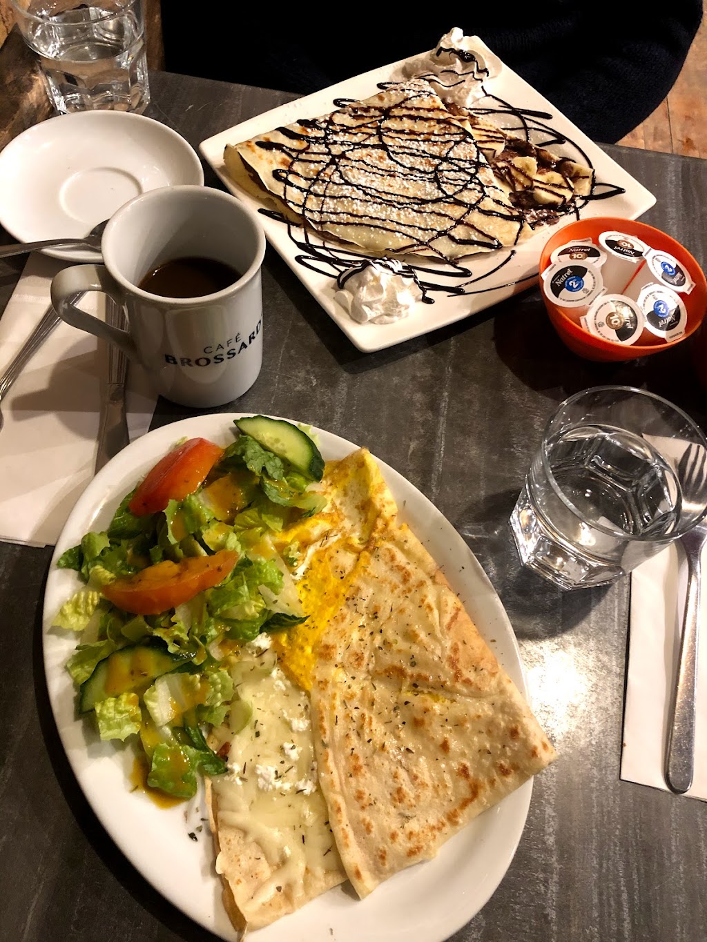 Café Brossard | 10848 Av. Moisan, Montréal-Nord, QC H1G 4N7, Canada | Phone: (514) 321-4121