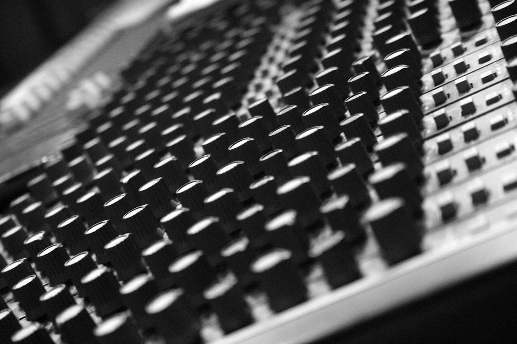 Hoom Studio | Int 4,, 6595a St Urbain St, Montreal, QC H2S 3G6, Canada | Phone: (514) 993-2176