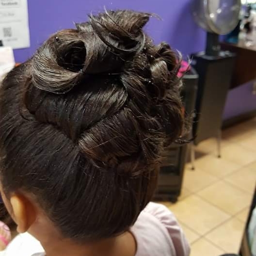 XLNC School Of Cosmetology | 18408 64 Ave #107A, Surrey, BC V3S 1E9, Canada | Phone: (778) 389-0905