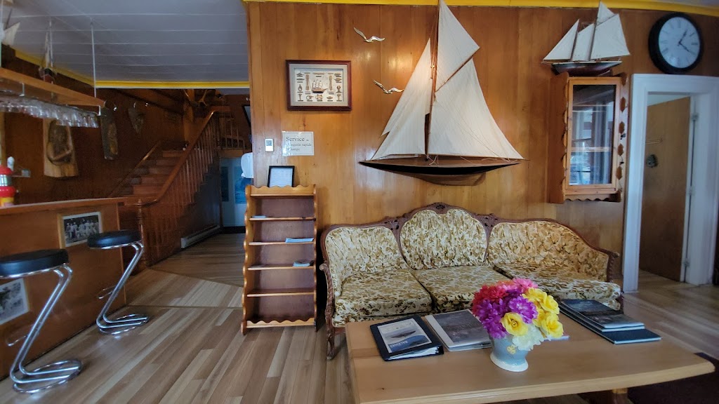 Hotel Motel Georges | 135 Rue du Bateau Passeur, Tadoussac, QC G0T 2A0, Canada | Phone: (418) 235-4393
