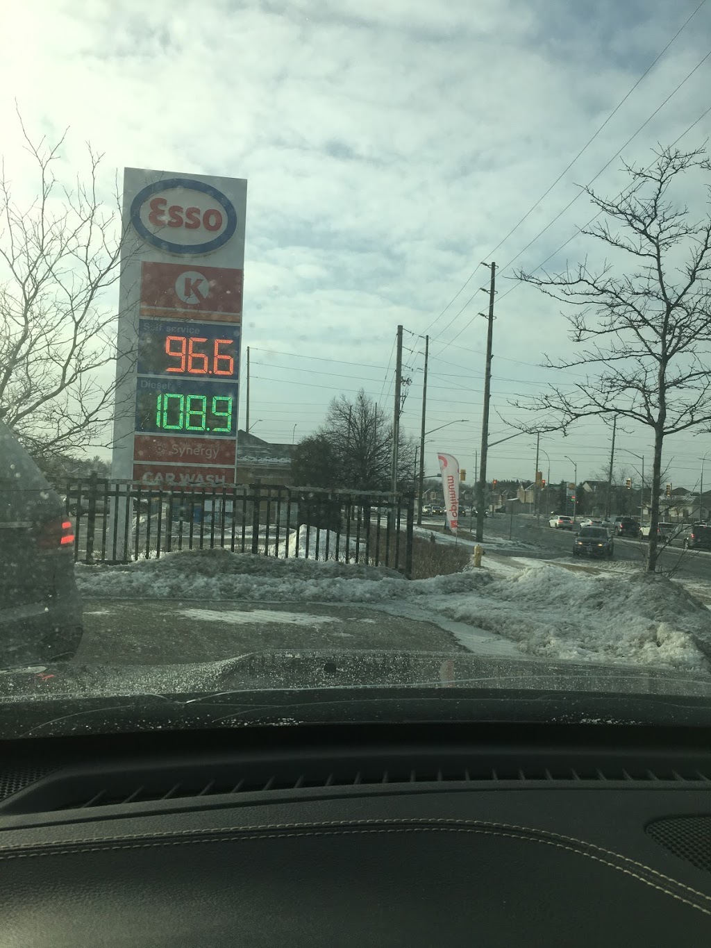 Esso | 720 Taunton Rd E, Whitby, ON L1N 5R5, Canada | Phone: (905) 655-5845