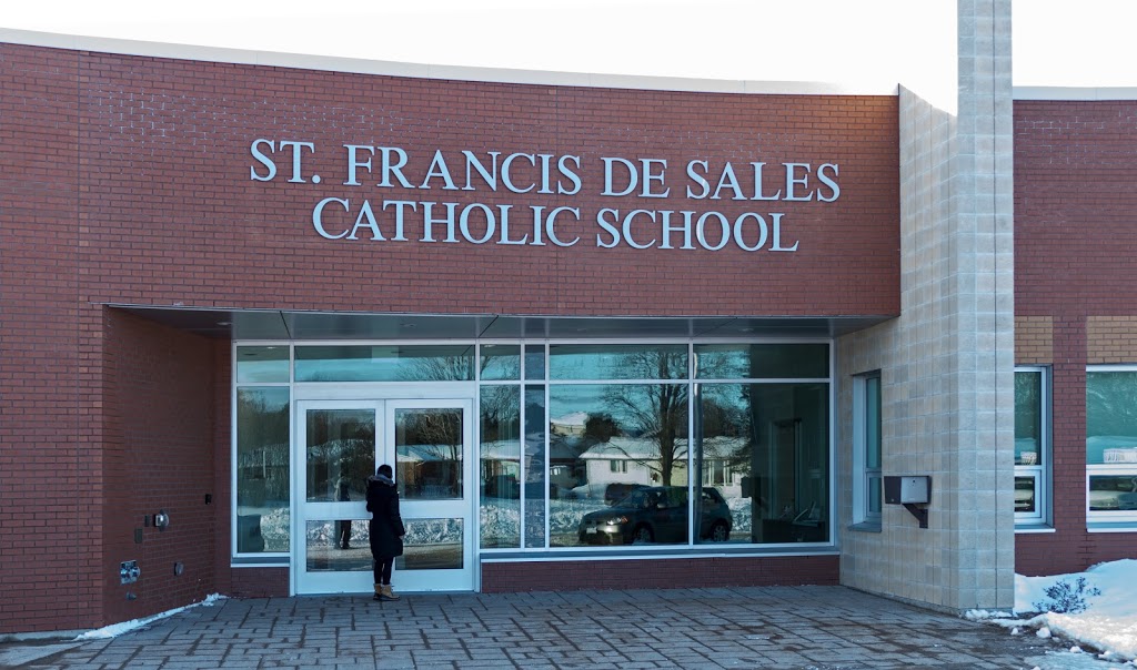St. Francis de Sales Catholic School | 4 Ross St, Smiths Falls, ON K7A 4L5, Canada | Phone: (613) 283-6101