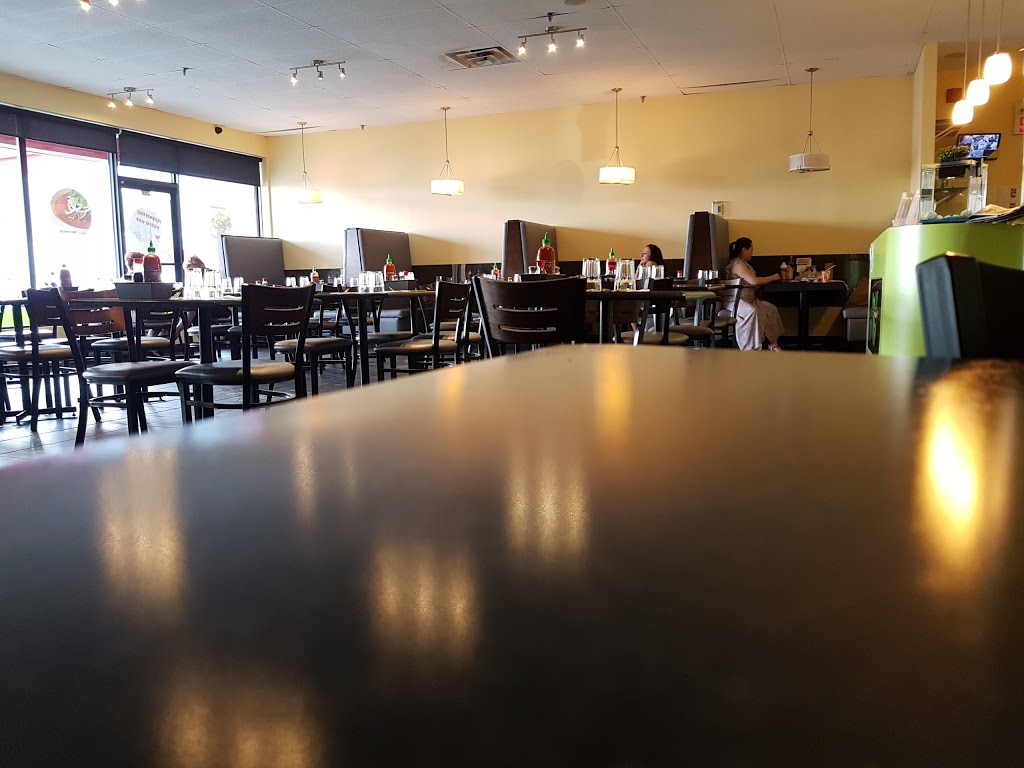 Pho 28 | 2385 Boulevard Curé-Labelle, Laval, QC H7T 1R3, Canada | Phone: (450) 681-7288