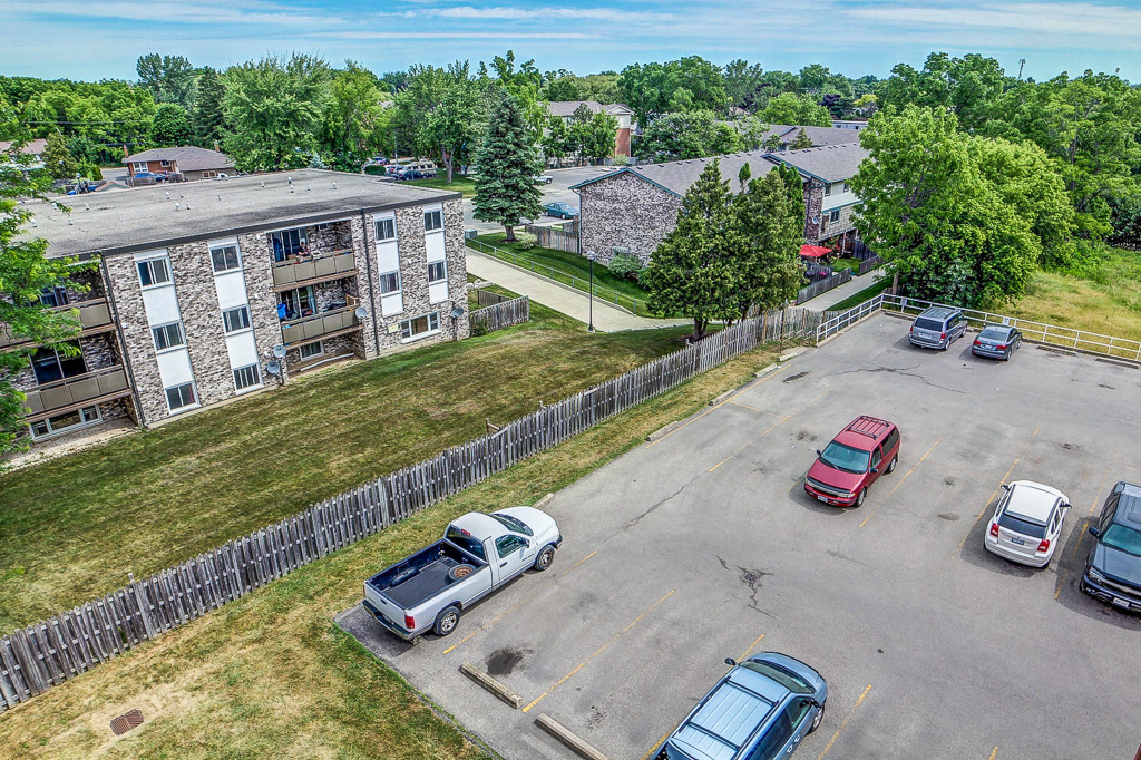 Capri Apartments | 20 Bradmon Dr, St. Catharines, ON L2M 3S5, Canada | Phone: (905) 937-5231