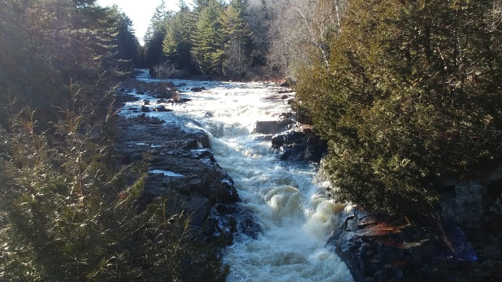 Parc Régional des Chutes Monte-à-Peine et des Dalles | Entrée Sa | coin Archambault, Rang des Dalles, Sainte-Béatrix, QC J0K 1Y0, Canada | Phone: (450) 883-6060