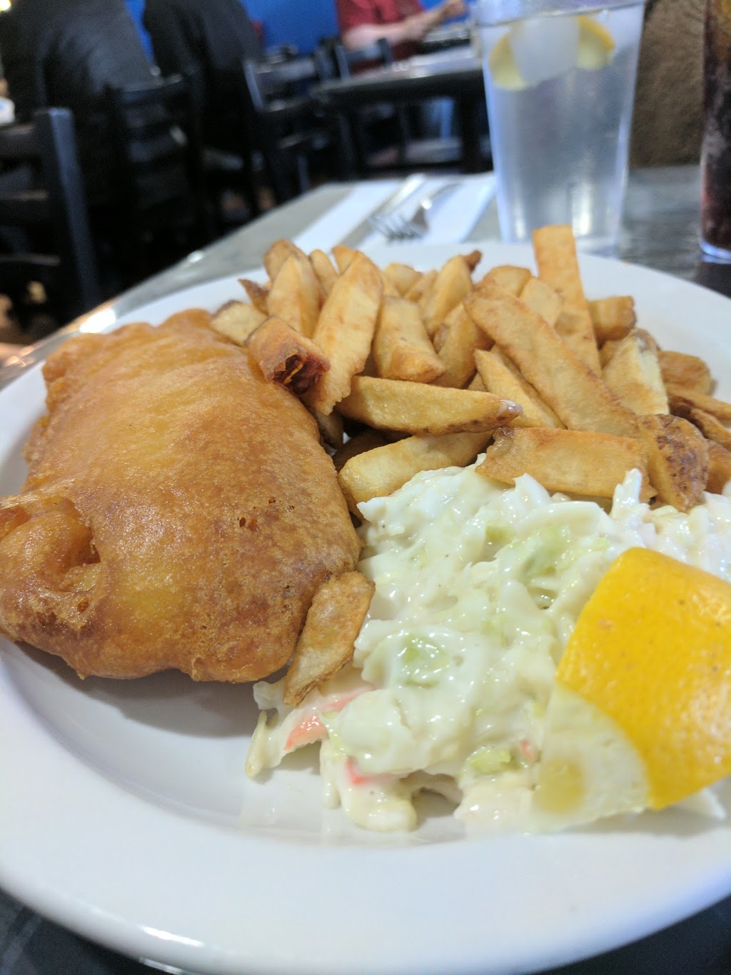 Captain Jacks Restaurant | 450 Woodlawn Rd W, Guelph, ON N1K 1A6, Canada | Phone: (519) 826-7444