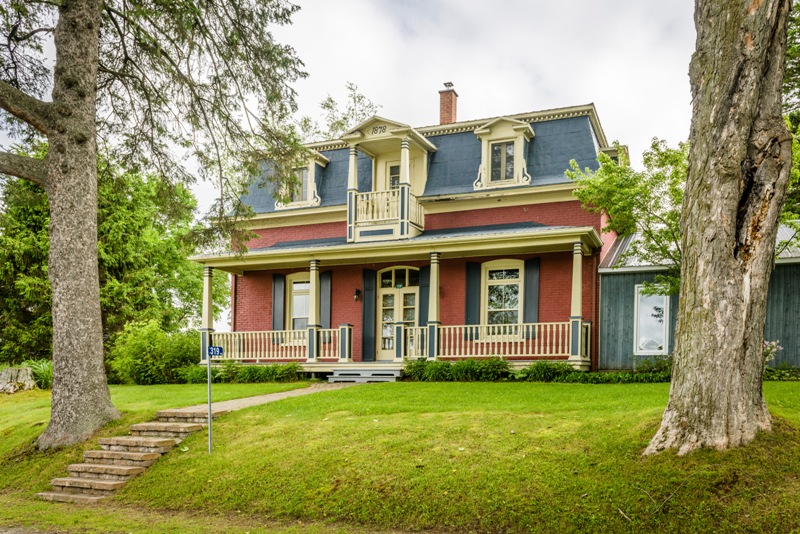 Domaine William Wentworth | 325 Chemin de la Rivière, Saint-Félix-de-Kingsey, QC J0B, Canada | Phone: (819) 679-9960