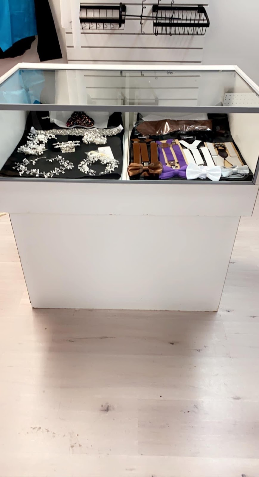 M.J Boutique | 212 Boul. des Bois-Francs N, Victoriaville, QC G6P 1G3, Canada | Phone: (819) 990-0745