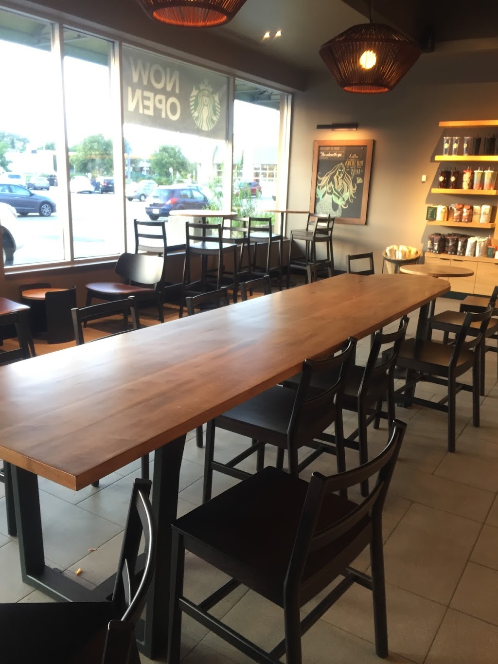 Starbucks | 666 Burnhamthorpe Rd, Etobicoke, ON M9C 2Z4, Canada | Phone: (437) 217-6918