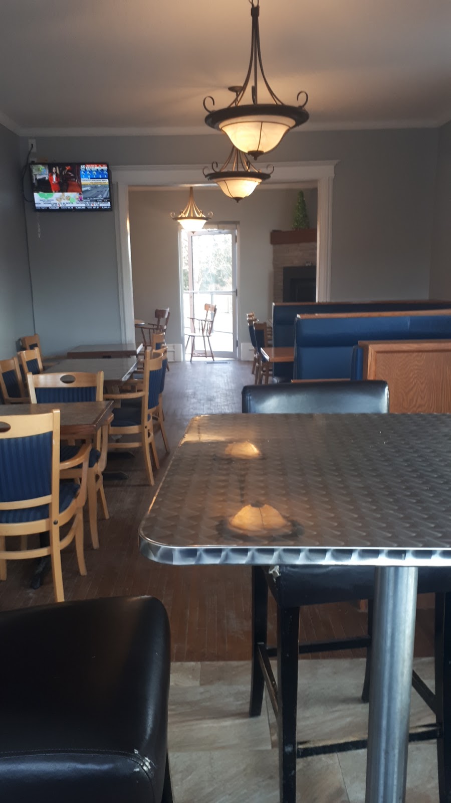 Spotstar Family Restaurant | 259 Kent St W, Lindsay, ON K9V 2Z3, Canada | Phone: (705) 878-3938